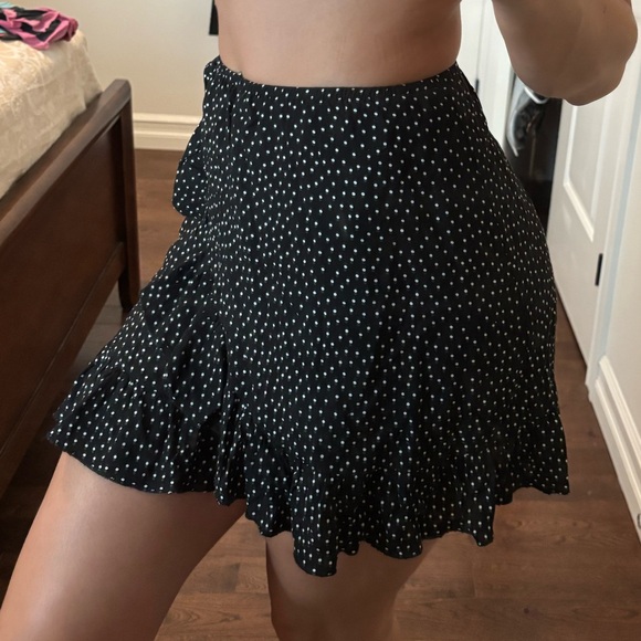 brandy melville skirt - Picture 2 of 5